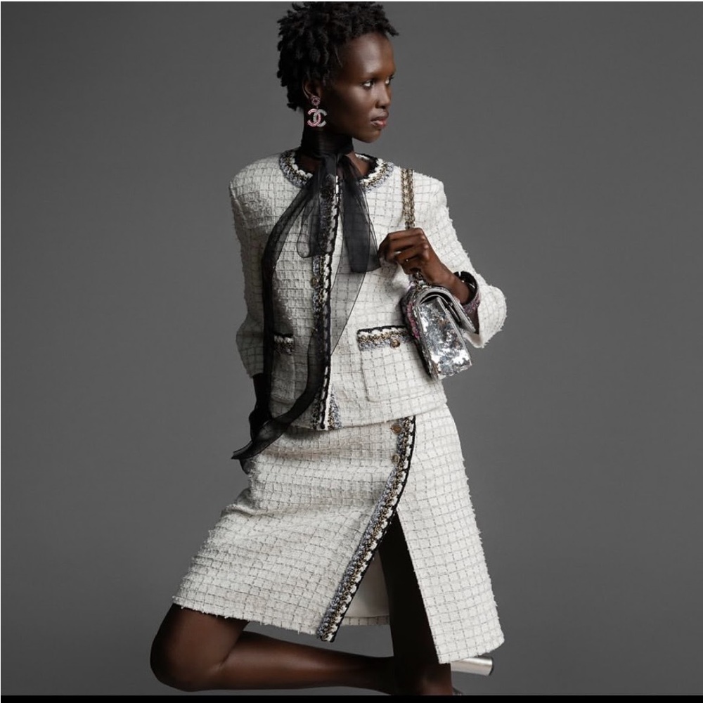 Chanel tweed jacket. 38. Fits XS. - Picture 13 of 13